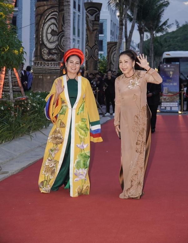 Dàn sao nữ diện váy cúp ngực tại thảm đỏ Cánh diều Vàng 2023-2