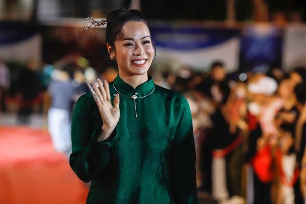 Dàn sao nữ diện váy cúp ngực tại thảm đỏ Cánh diều Vàng 2023-10