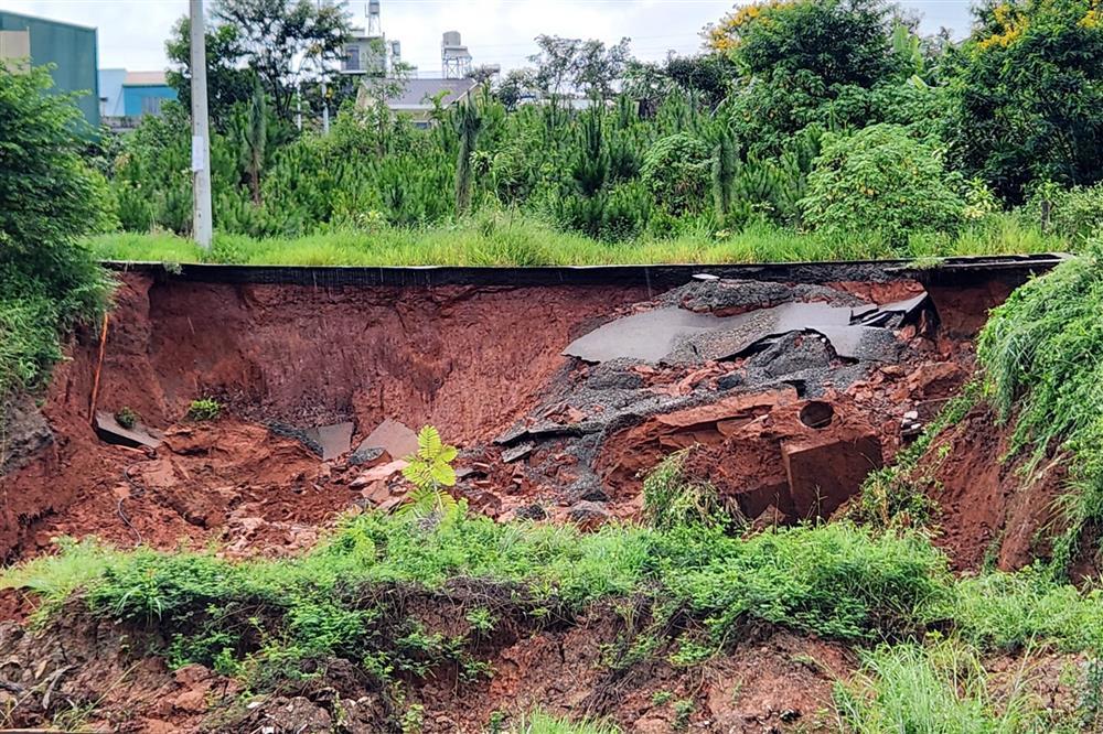 Sạt lở đường trong khu dân cư ở TP. Bảo Lộc-1
