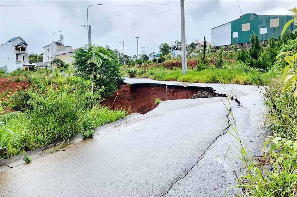 Sạt lở đường trong khu dân cư ở TP. Bảo Lộc-2