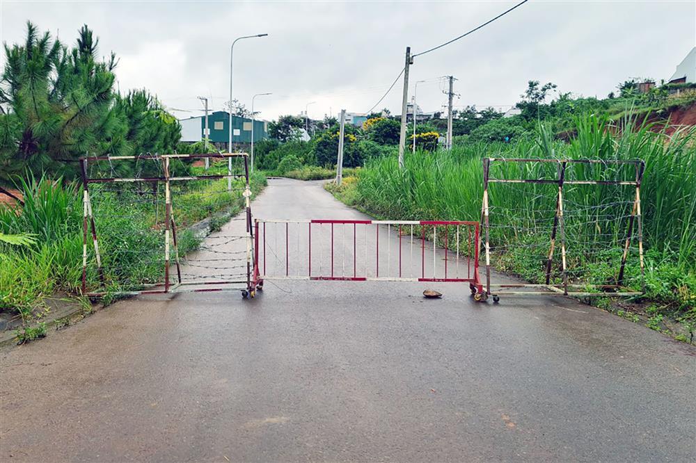 Sạt lở đường trong khu dân cư ở TP. Bảo Lộc-3