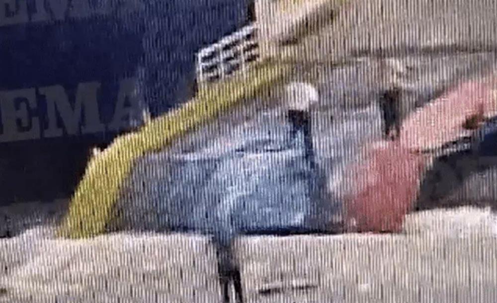 Hành khách đi tàu chết tức tưởi vì bị đẩy xuống biển, video diễn biến sự việc gây phẫn nộ-1