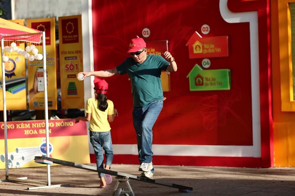 Danh hài Chiến Thắng: Tôi đi diễn nhiều, không có thời gian chơi với con-2