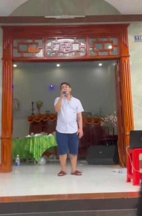 Hoài Lâm mặc giản dị, đi hát đám cưới ở quê nhà: Cát xê ra sao?-2