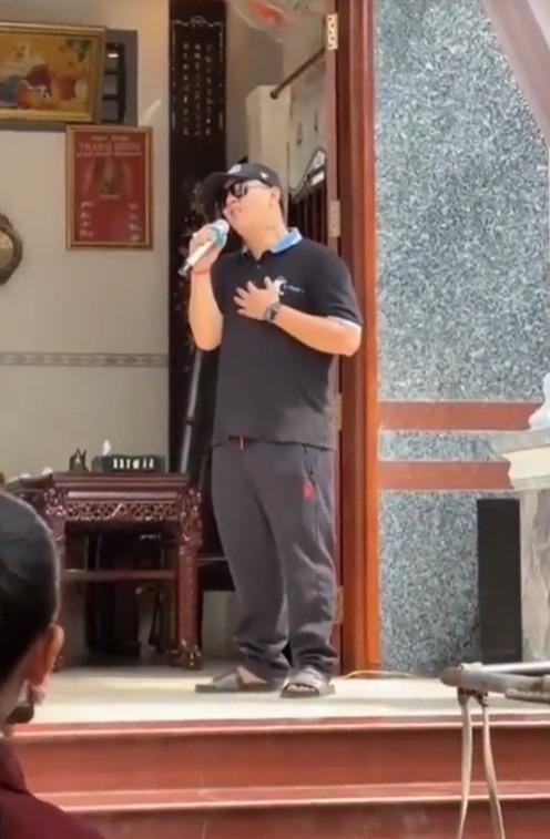 Hoài Lâm mặc giản dị, đi hát đám cưới ở quê nhà: Cát xê ra sao?-3