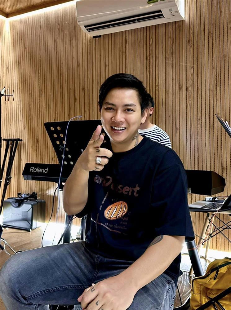 Hoài Lâm mặc giản dị, đi hát đám cưới ở quê nhà: Cát xê ra sao?-6