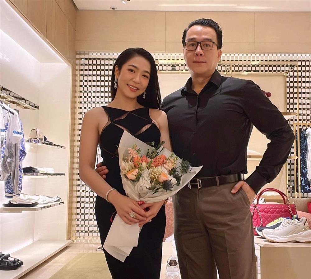 Hà Thanh Xuân sau khi cưới vua cá Koi: Tất bật đi diễn, giấu chuyện đổ vỡ-4