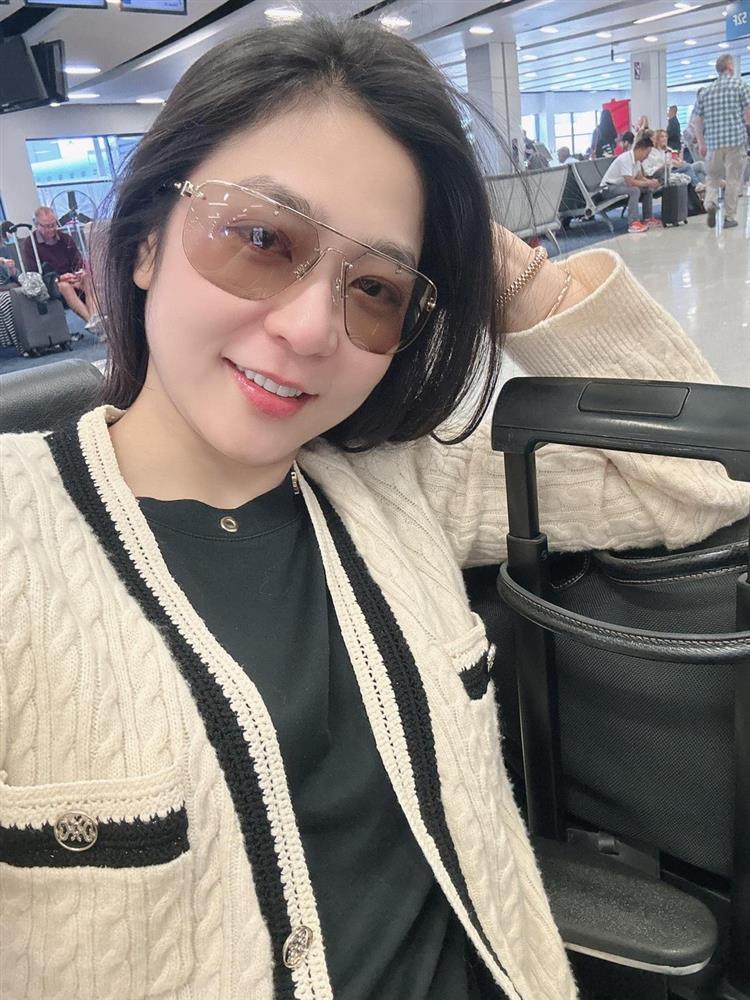 Hà Thanh Xuân sau khi cưới vua cá Koi: Tất bật đi diễn, giấu chuyện đổ vỡ-5