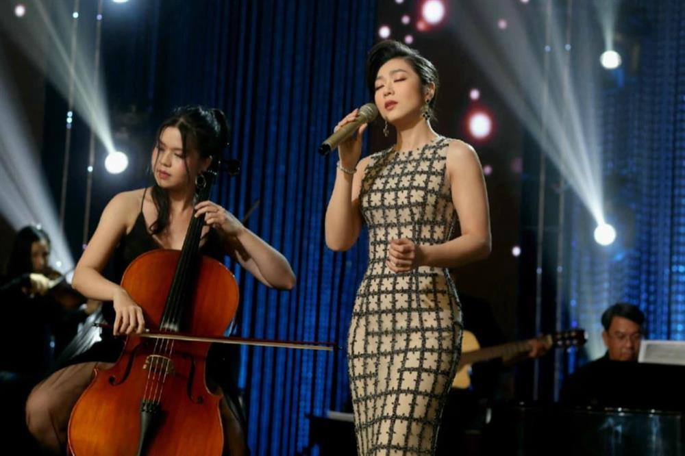 Hà Thanh Xuân sau khi cưới vua cá Koi: Tất bật đi diễn, giấu chuyện đổ vỡ-6