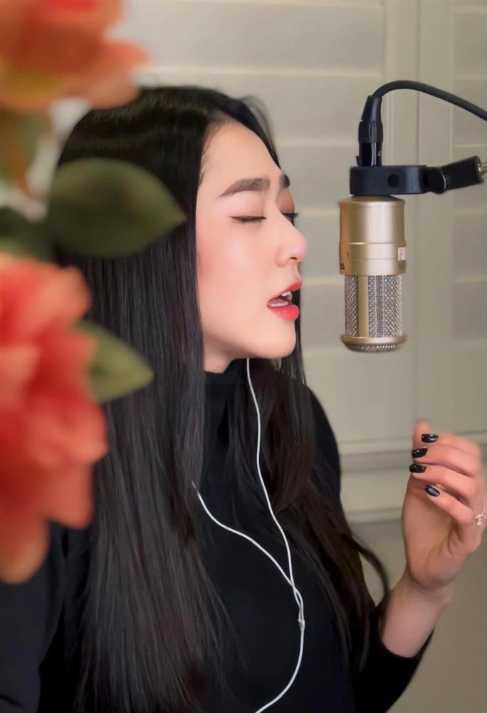 Hà Thanh Xuân sau khi cưới vua cá Koi: Tất bật đi diễn, giấu chuyện đổ vỡ-7