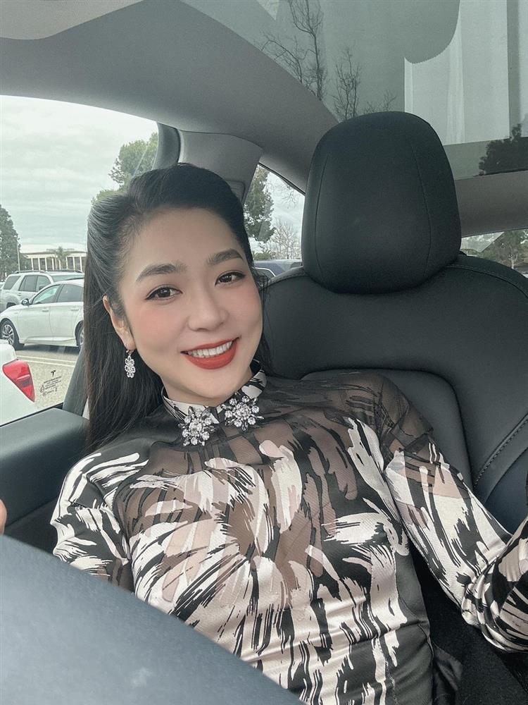 Hà Thanh Xuân sau khi cưới vua cá Koi: Tất bật đi diễn, giấu chuyện đổ vỡ-11