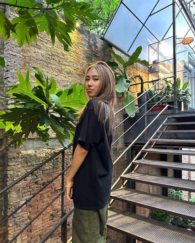 Con gái Thái VG lên đồ xem chung kết Rap Việt, nhan sắc trên sóng truyền hình gây chú ý-4