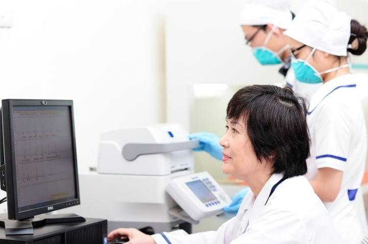 Người mẹ trẻ giả câm điếc, cầu xin đổi kết quả ADN để con trai nhận bố giàu có-1