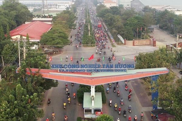 Thai phụ tử vong sau cú mở cửa bất cẩn của tài xế ở Nghệ An-2