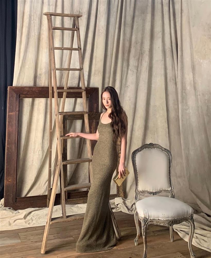 Nữ idol Kpop chỉ ngồi cũng gây sốt vì style sang trọng-5