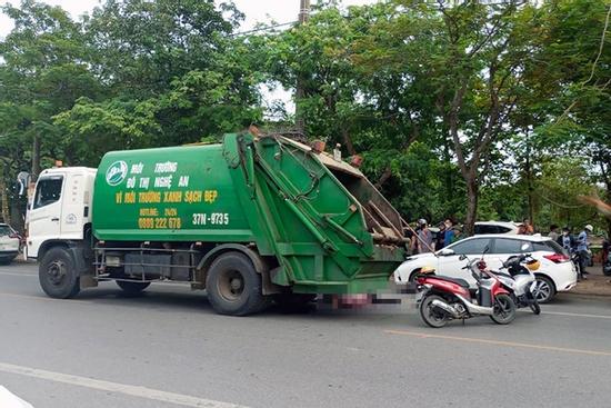 Thai phụ tử vong sau cú mở cửa bất cẩn của tài xế ở Nghệ An