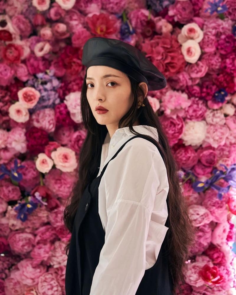 Nữ họa sĩ biến rác thải thành nghệ thuật, bán tranh với giá 524 triệu đồng-7