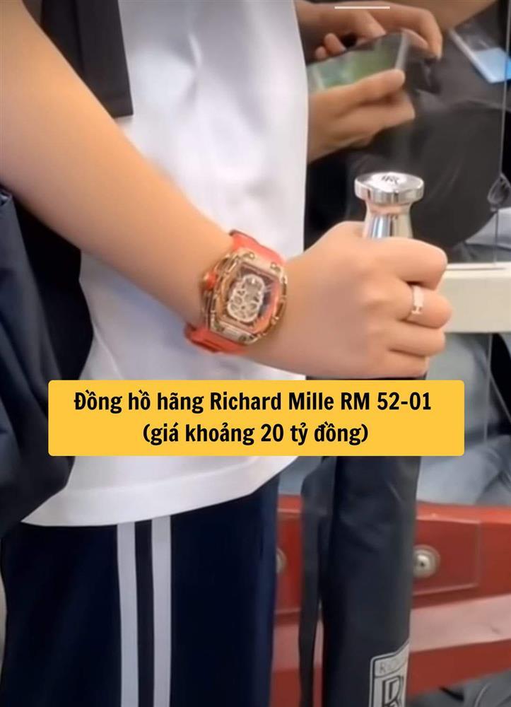 Nữ sinh diện bộ đồ đi học giá 40 tỷ, choáng nhất 1 thứ có tiền cũng không mua được-2