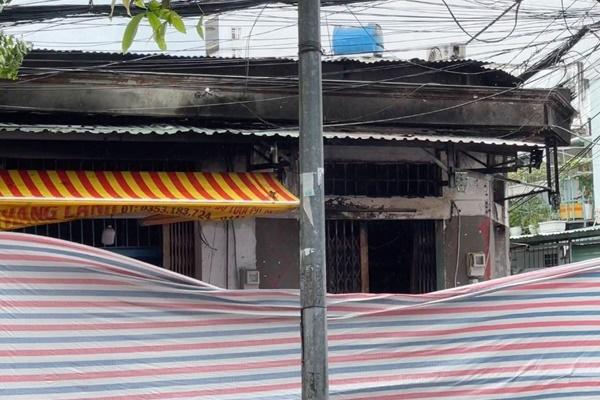 Cháy dữ dội ở chung cư Hà Nội, nhiều người la hét kêu cứu trong đêm-16