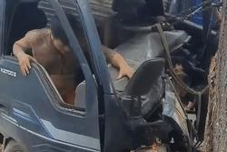 Tài xế xe cẩu và người dân giải cứu 2 nạn nhân mắc kẹt trong cabin ô tô tải