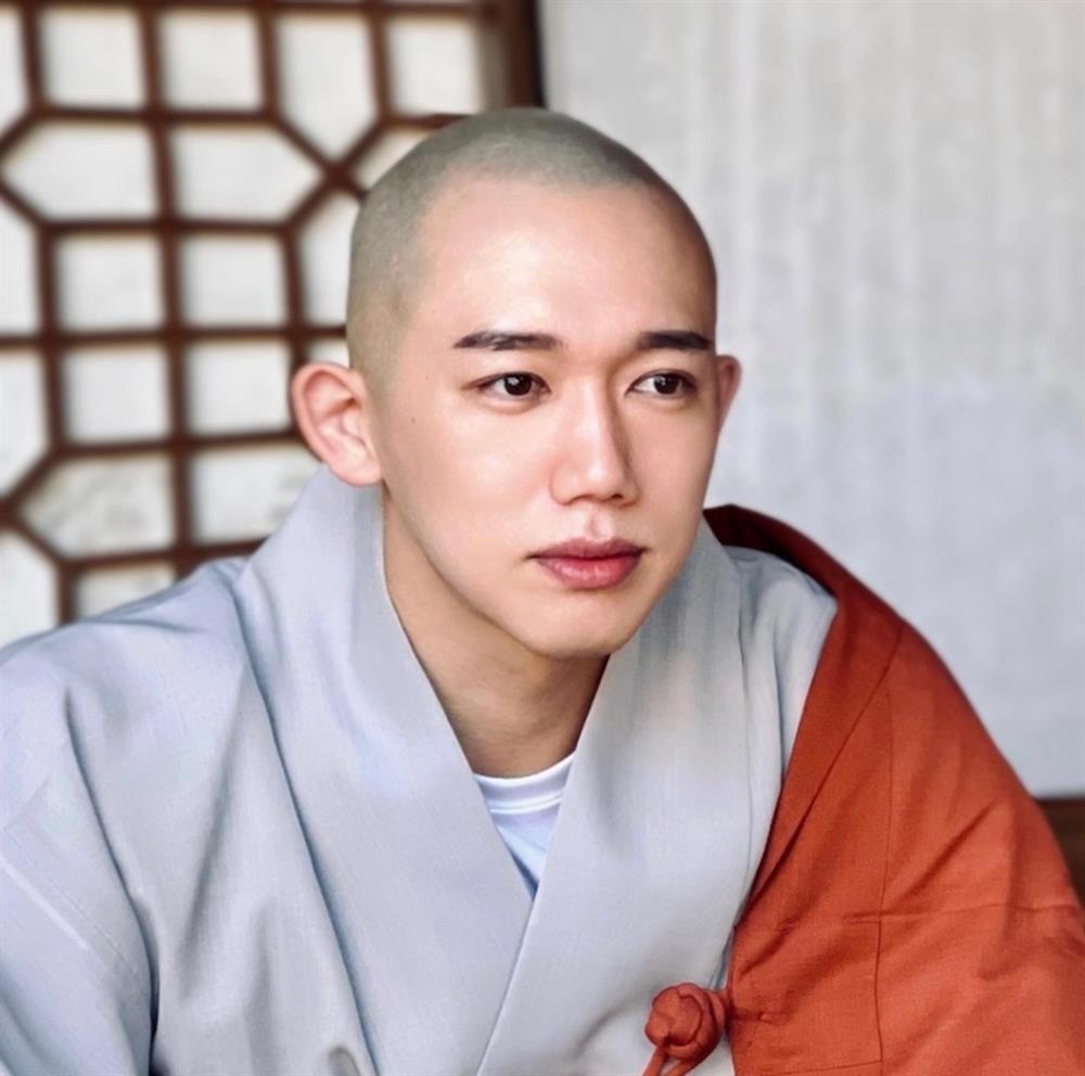 Sư thầy Hàn Quốc đẹp trai làm khách tăng đột biến, chùa mở thêm tour về đêm-1