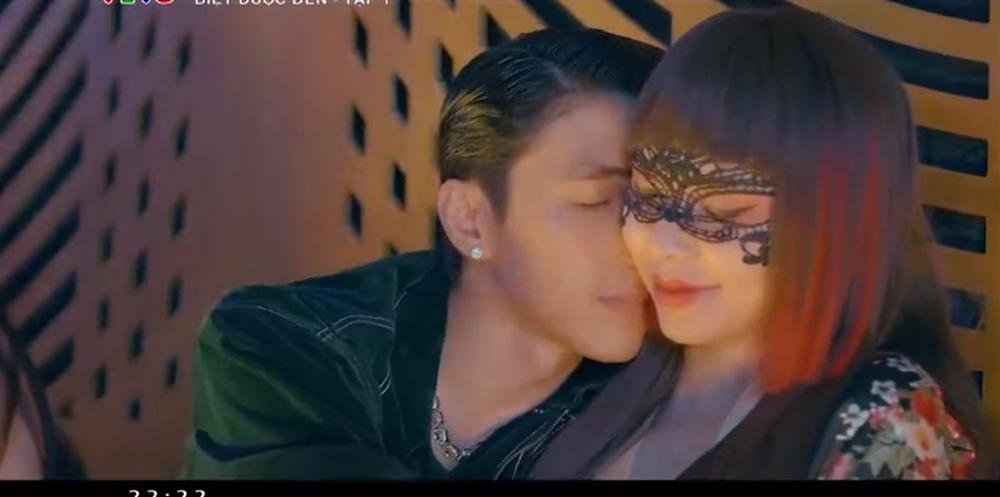 Vẻ gợi cảm của mỹ nữ mang mặt nạ trong Biệt Dược Đen-2