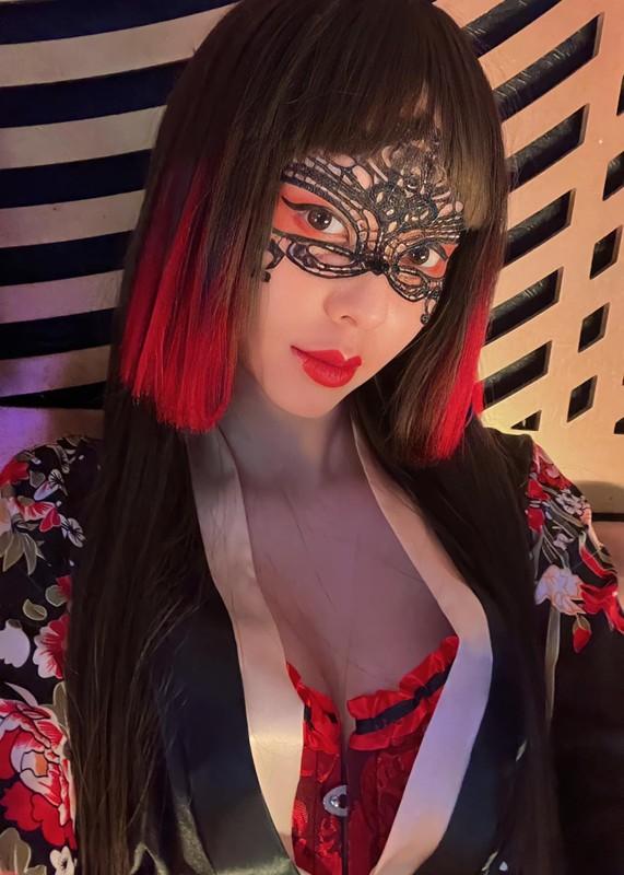 Vẻ gợi cảm của mỹ nữ mang mặt nạ trong Biệt Dược Đen-3