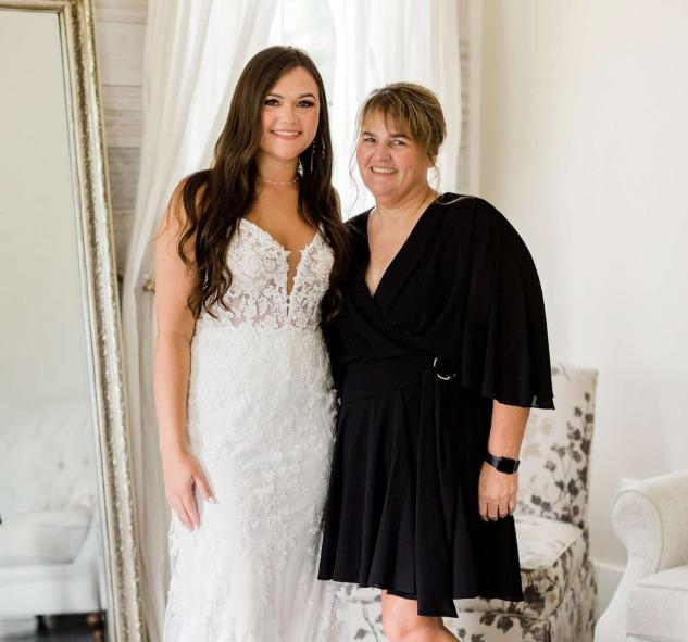 Cô dâu bật khóc vì món quà đặc biệt từ người bố quá cố-1