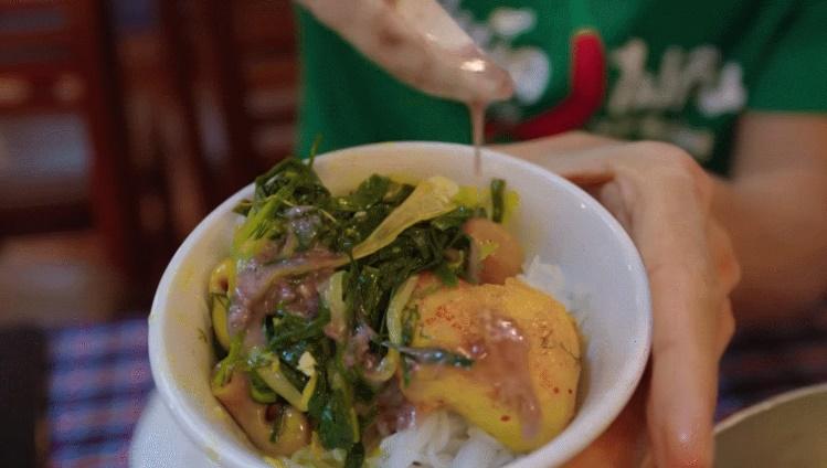 YouTuber triệu view người Mỹ mê chả cá, ăn một lần 3 suất hết nửa triệu đồng-5