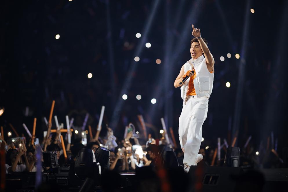 Fan ’đứng ngồi không yên’ vì độ hot của dàn sao FWD Music Fest 2023-4