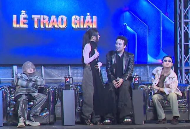 Karik từ chối trả lời Trấn Thành và biểu hiện lạ ở Rap Việt-1