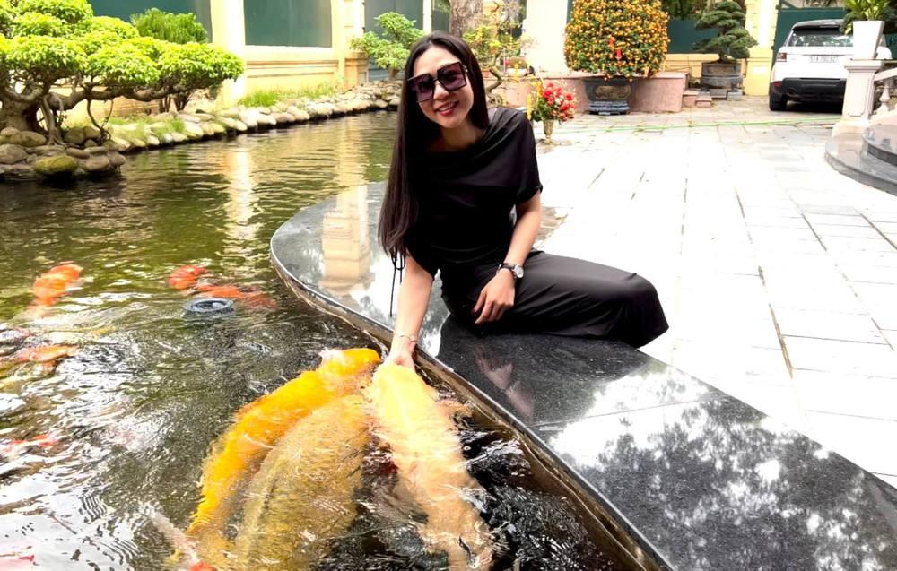 Hôn nhân rình rang kết thúc chỉ sau hơn 1 năm chung sống, Hà Thanh Xuân và Vua cá Koi hiện sở hữu cơ ngơi thế nào?-1