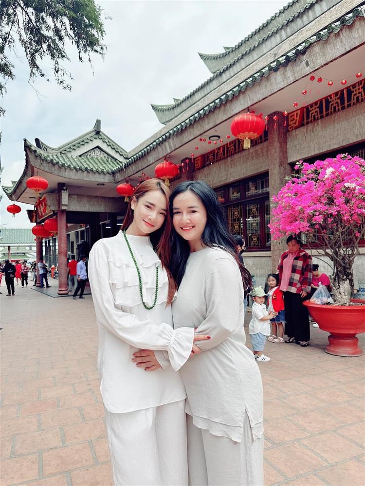 Phong cách thời trang khi mang bầu lần 2 của Nhã Phương-1