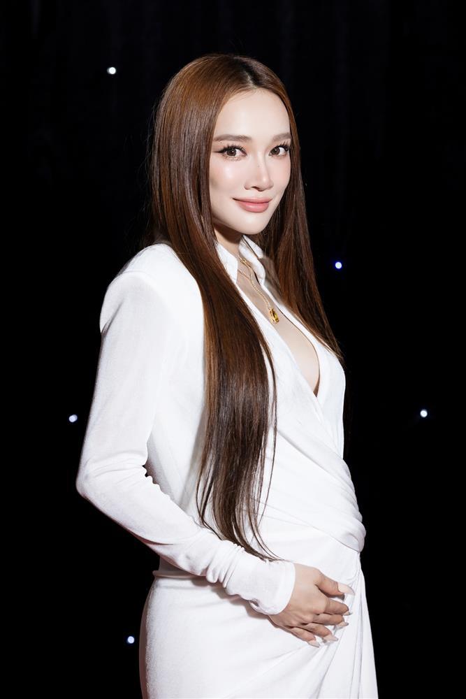 Phong cách thời trang khi mang bầu lần 2 của Nhã Phương-6