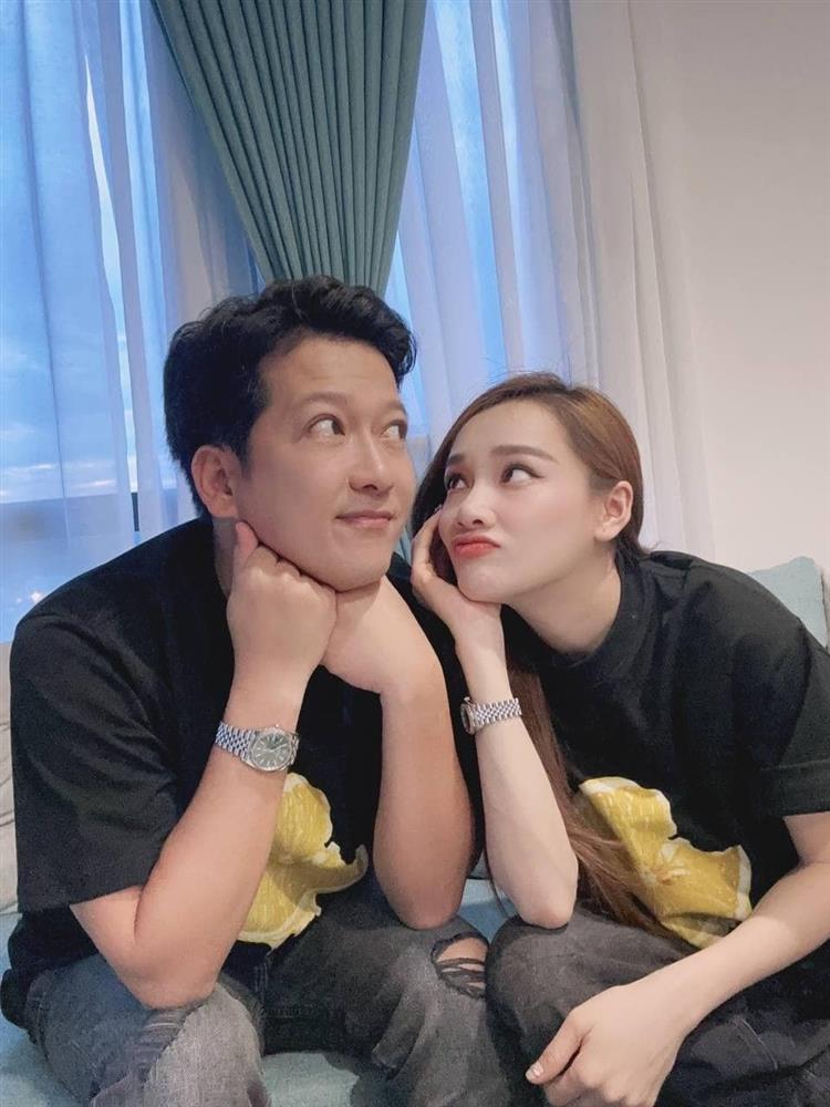 Phong cách thời trang khi mang bầu lần 2 của Nhã Phương-9