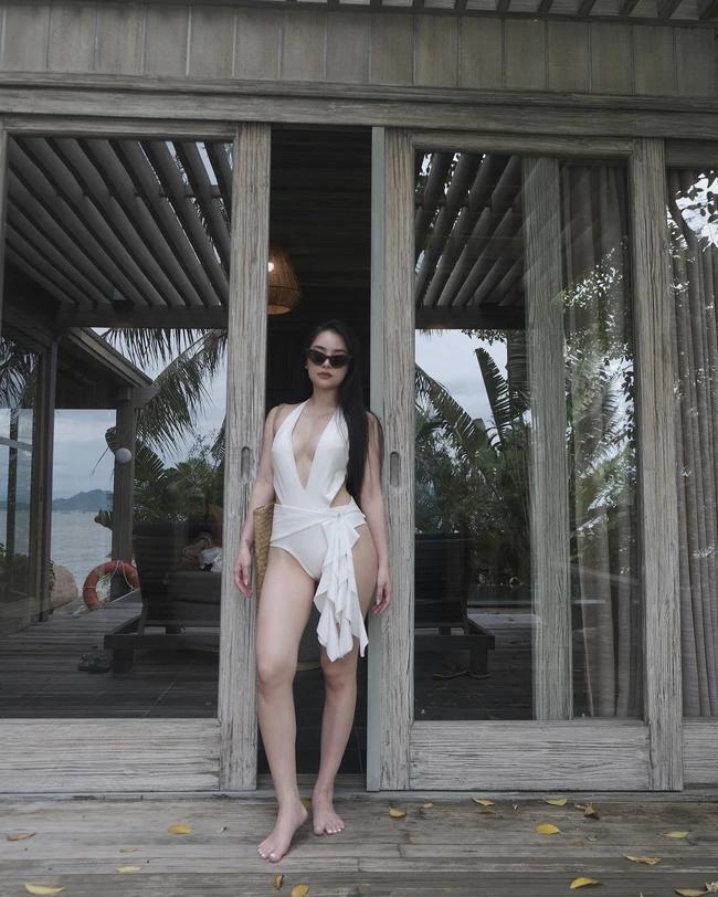 Ngọc nữ lookbook Chi Hoàng diện bikini quyến rũ vạn người mê-1