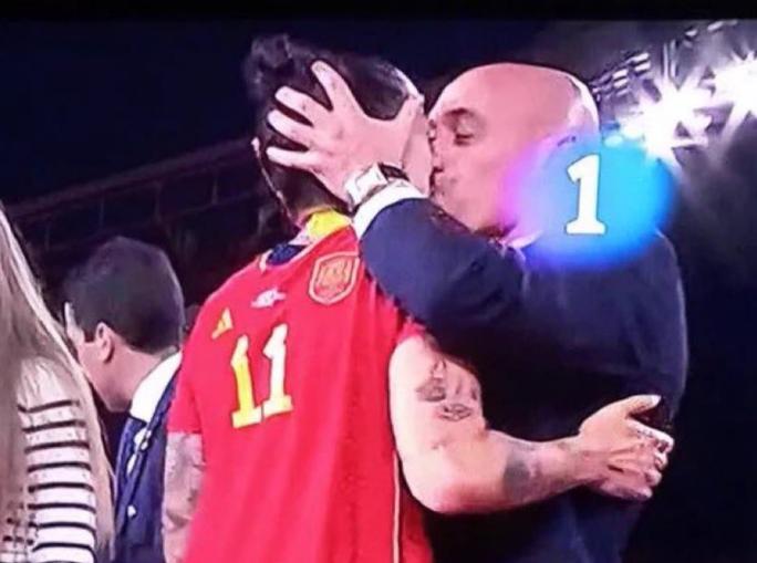 Hậu vụ từ chức của Chủ tịch LĐBĐ Tây Ban Nha, cảnh sát Úc nhập cuộc-1