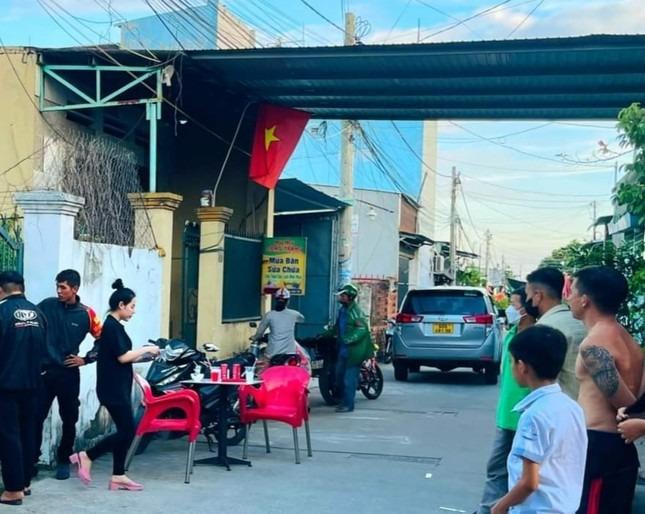 Cảnh sát phá cửa, bắt kẻ nhẫn tâm sát hại con thơ vì mâu thuẫn với vợ-1