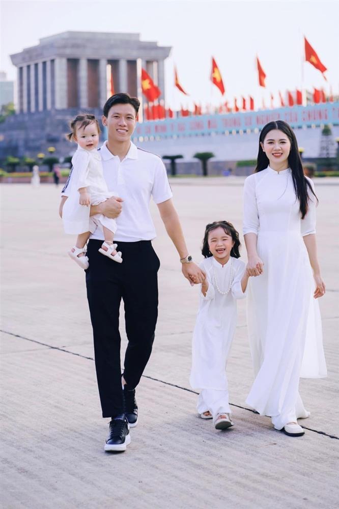 Hoa khôi Đại học Vinh chiếm spotlight khi đến cổ vũ Quế Ngọc Hải và Đội tuyển Việt Nam-5