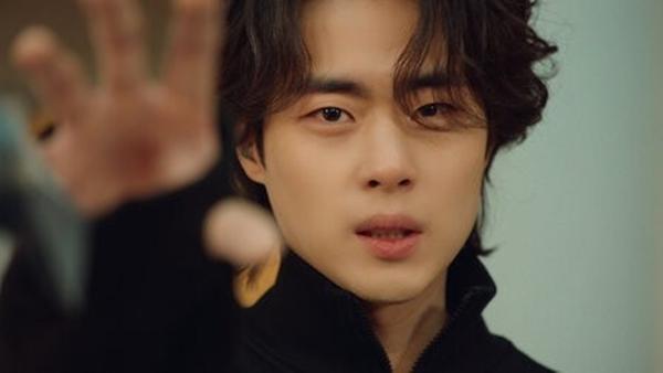 Cơ bụng 6 múi của bạn trai Jisoo (BlackPink)-4