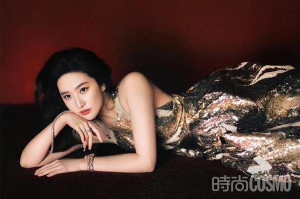 Dàn mỹ nam đổ bộ trong Câu Chuyện Hoa Hồng của Lưu Diệc Phi-9