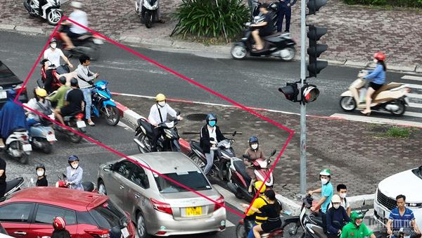 Nút giao như mớ bòng bong khi vắng bóng cảnh sát-7