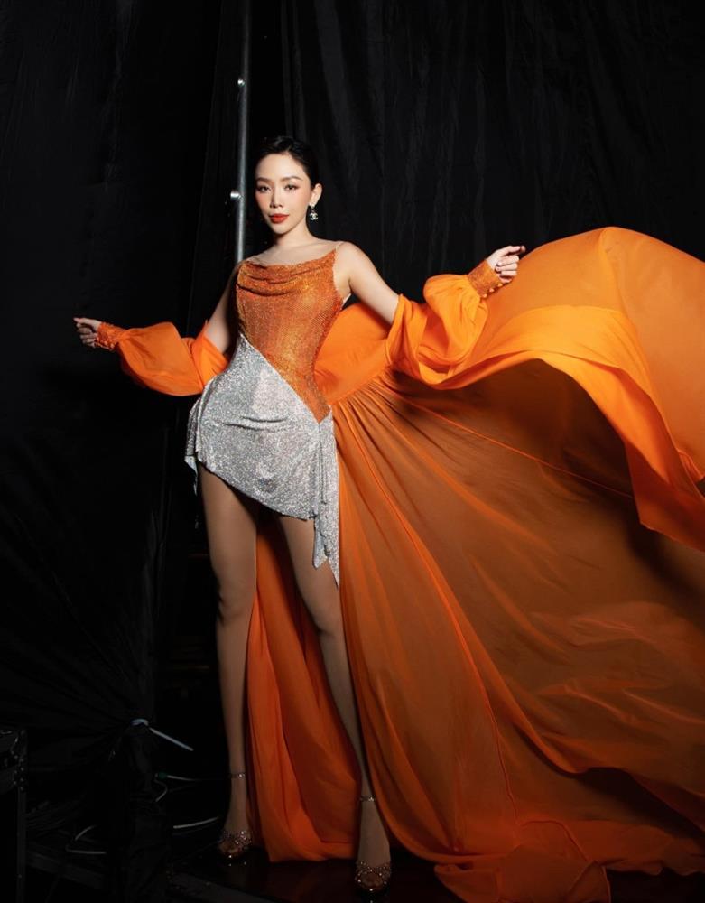 Thanh Hằng, Tóc Tiên khoe chân thon đáng đồng tiền bát gạo-8