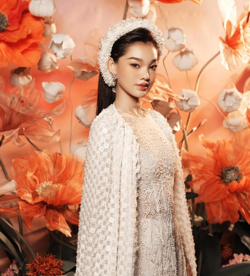 Thanh Hằng, Tóc Tiên khoe chân thon đáng đồng tiền bát gạo-9