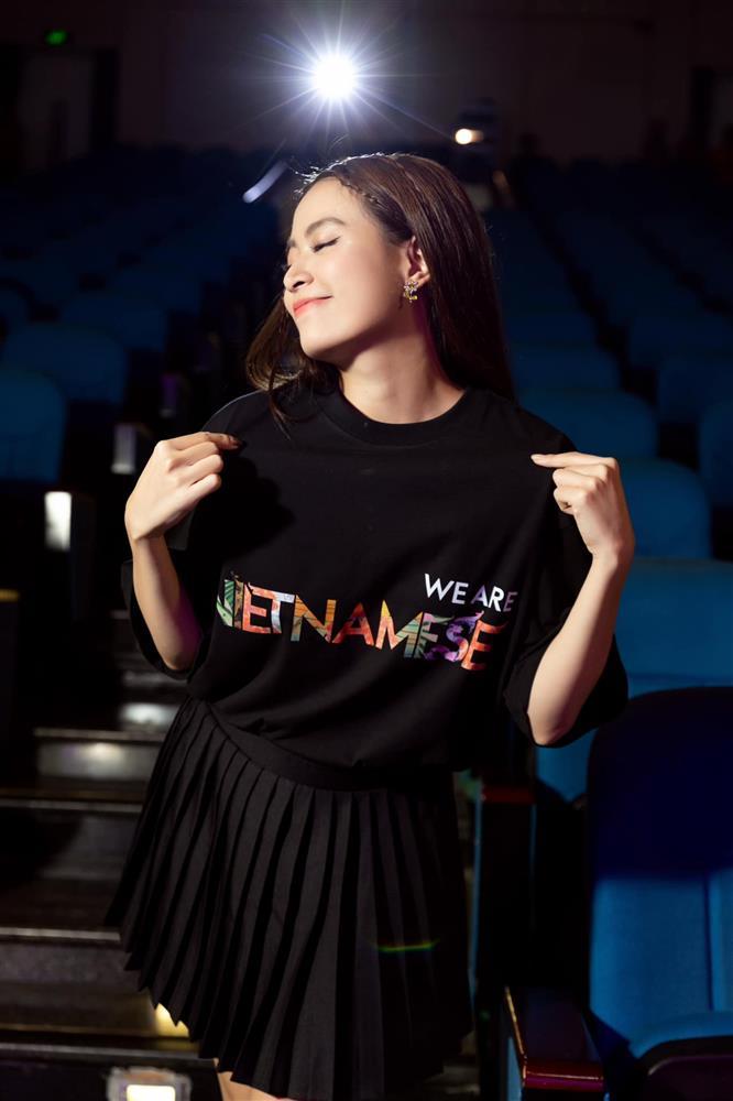 Hành động khó hiểu của Hoàng Thùy Linh-2