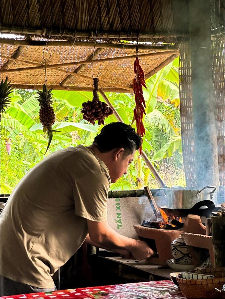 Tài tử Huỳnh Anh Tuấn: Ở nhà tranh vách lá, vui thú vườn tược tuổi 55-3