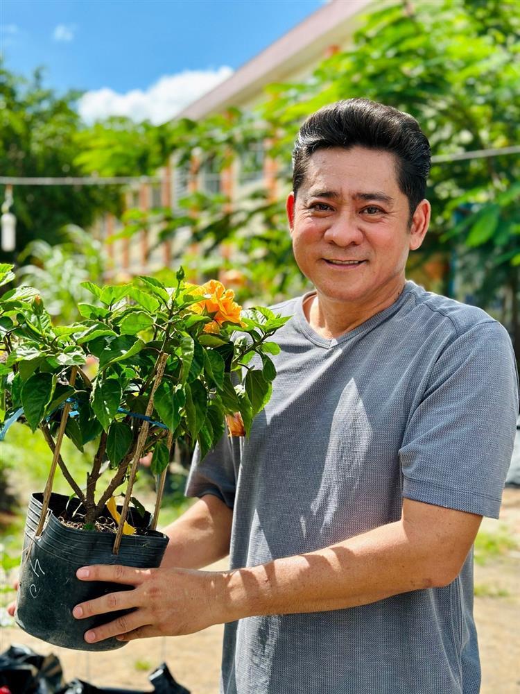 Tài tử Huỳnh Anh Tuấn: Ở nhà tranh vách lá, vui thú vườn tược tuổi 55-5