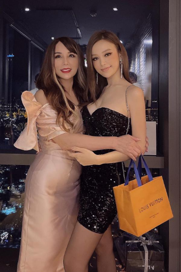 Mẹ chồng - nàng dâu nhà hotgirl sở hữu biệt thự 100 tỷ đồng: Tâm lý, thường xuyên tặng quà xịn con dâu-2