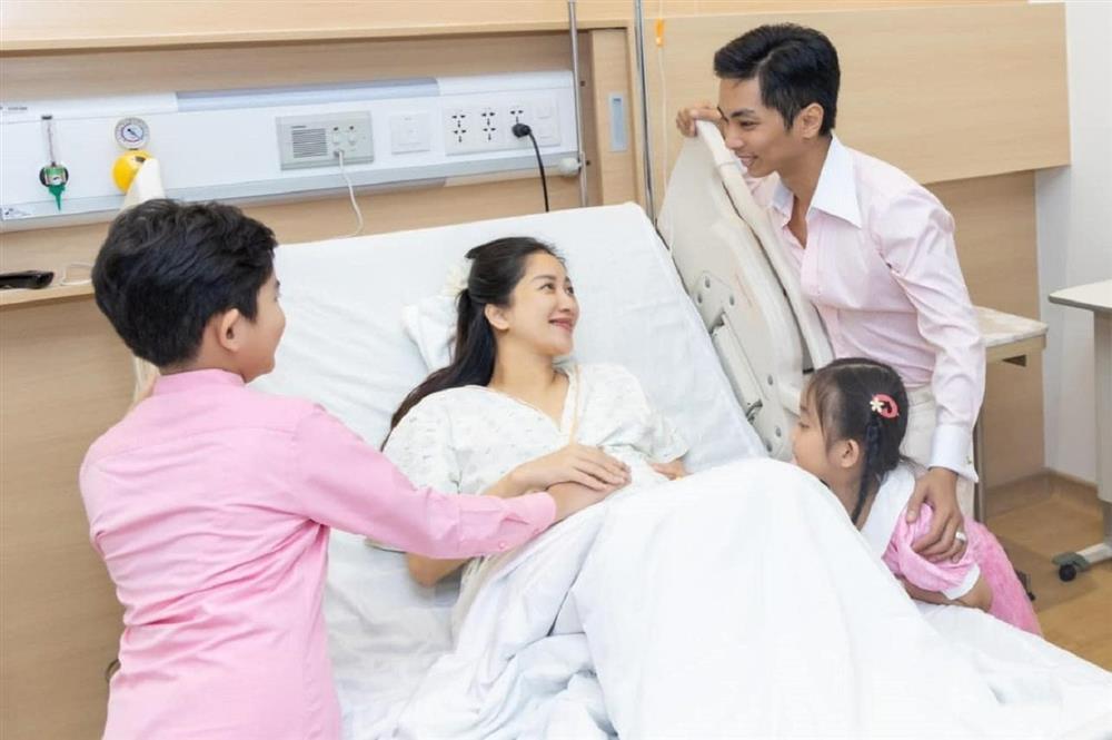 Khánh Thi hạ sinh con thứ 3 cho chồng trẻ-2
