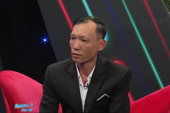 Cố tìm cha mẹ nên 42 tuổi vẫn độc thân, chàng mồ côi kết đôi với phụ nữ 3 con-1